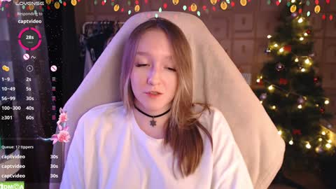 Snapshot of moonlish_siren chatting on December 28, 12:15 am Katrin online show from December 28, 12:15 am