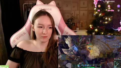 Snapshot of moonlish_siren chatting on January 12, 9:40 pm Katrin online show from January 12, 9:40 pm