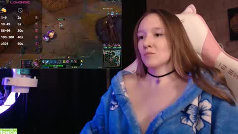 Snapshot of moonlish_siren chatting on March 2, 9:11 pm Katrin online show from March 2, 9:11 pm