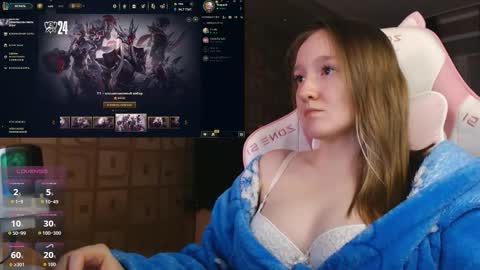 Snapshot of moonlish_siren chatting on September 21, 9:05 pm Katrin online show from September 21, 9:05 pm