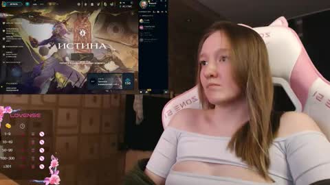 Snapshot of moonlish_siren chatting on September 29, 8:35 pm Katrin online show from September 29, 8:35 pm