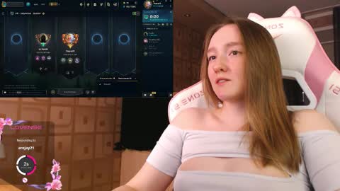 Snapshot of moonlish_siren chatting on October 3, 6:38 pm Katrin online show from October 3, 6:38 pm