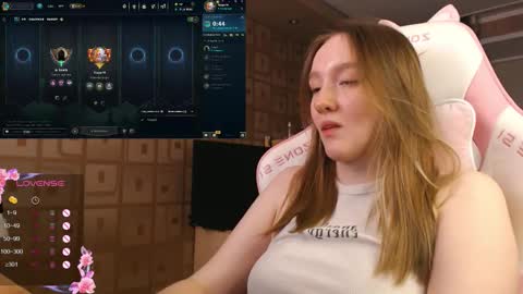 Snapshot of moonlish_siren chatting on October 19, 8:53 pm Katrin online show from October 19, 8:53 pm