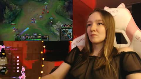 Snapshot of moonlish_siren chatting on October 24, 8:16 pm Katrin online show from October 24, 8:16 pm