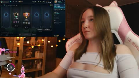 Snapshot of moonlish_siren chatting on October 26, 8:15 pm Katrin online show from October 26, 8:15 pm