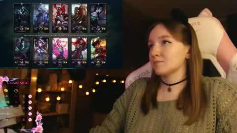 Snapshot of moonlish_siren chatting on October 29, 8:54 pm Katrin online show from October 29, 8:54 pm