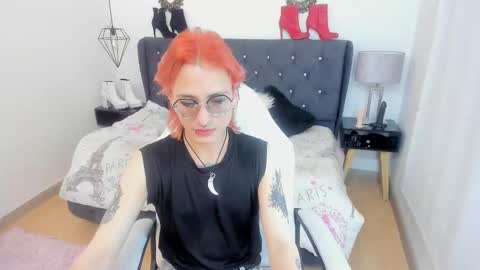 Snapshot of moonn_fox chatting on October 18, 7:58 pm Moon online show from October 18, 7:58 pm