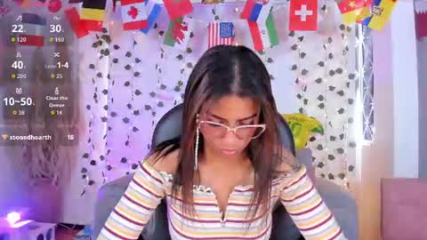 Snapshot of moonrose_1 chatting on June 18, 9:19 pm Rosa online show from June 18, 9:19 pm