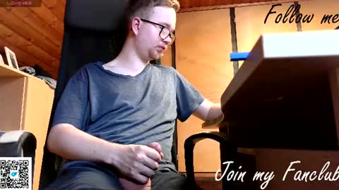 Snapshot of moonsexguy chatting on July 31, 5:12 pm Flo online show from July 31, 5:12 pm
