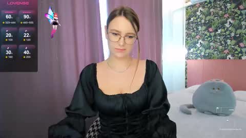 Snapshot of moonshineee_ chatting on September 12, 6:35 am Monica online show from September 12, 6:35 am