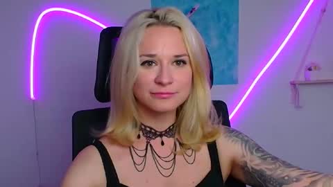 Susanna online show from May 2, 11:37 am