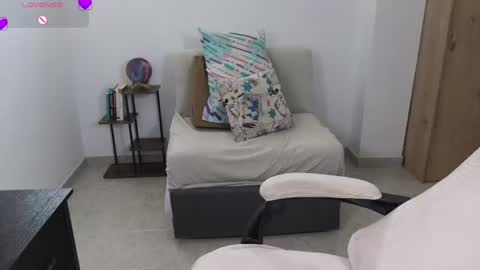 Snapshot of moonwoman_ chatting on July 8, 5:17 pm Moon Woman online show from July 8, 5:17 pm