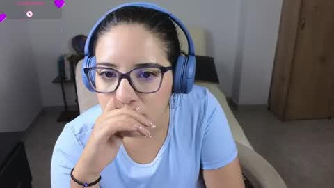 Snapshot of moonwoman_ chatting on July 22, 4:04 am Moon Woman online show from July 22, 4:04 am