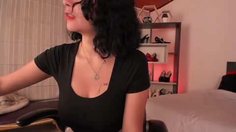 Snapshot of moony_14 chatting on January 6, 12:42 pm Michelle online show from January 6, 12:42 pm