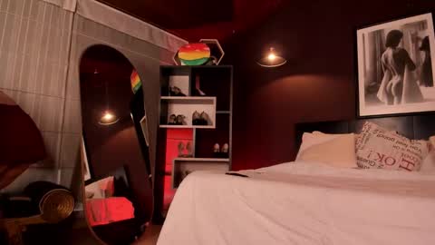 Snapshot of moony_14 chatting on February 6, 12:08 pm Michelle online show from February 6, 12:08 pm