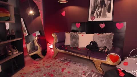 Snapshot of moony_14 chatting on February 14, 12:24 pm Michelle online show from February 14, 12:24 pm