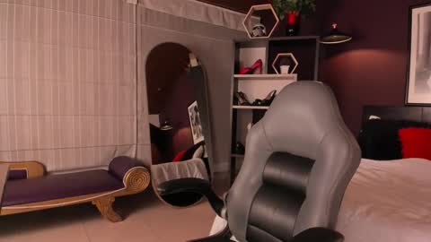 Snapshot of moony_14 chatting on February 19, 12:01 pm Michelle online show from February 19, 12:01 pm