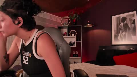 Snapshot of moony_14 chatting on February 21, 1:01 pm Michelle online show from February 21, 1:01 pm