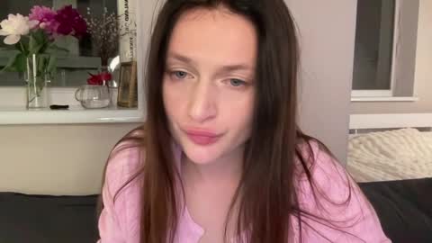 Snapshot of mooonika80 chatting on June 8, 7:03 pm Mooonika80 online show from June 8, 7:03 pm
