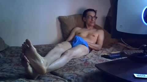 Snapshot of moovurey16 chatting on June 8, 12:47 am Alex online show from June 8, 12:47 am