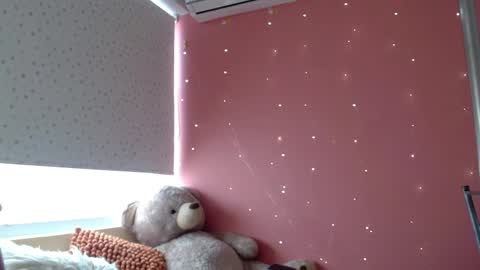 Snapshot of mora_haze chatting on January 4, 5:37 pm Mora Haze 3 online show from January 4, 5:37 pm