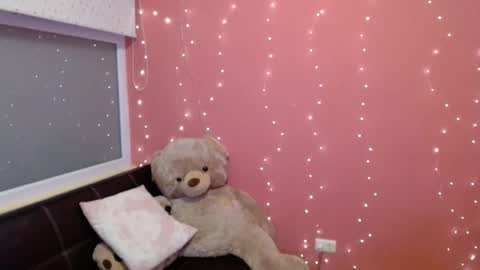 Snapshot of mora_haze chatting on February 27, 10:04 am Mora Haze 3 online show from February 27, 10:04 am