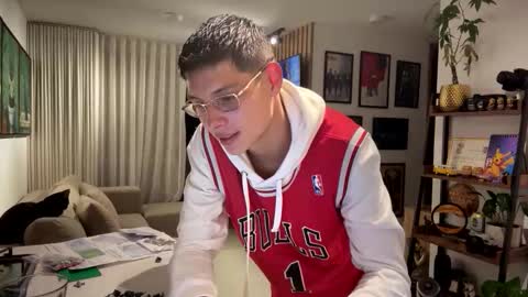 Snapshot of morgan_hiller chatting on October 28, 12:36 am   online show from October 28, 12:36 am