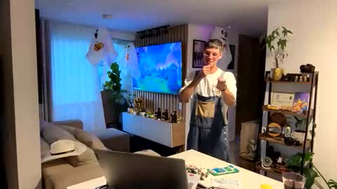   online show from October 31, 10:33 pm