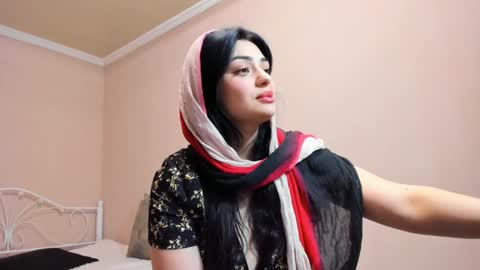 Snapshot of moroccan_diamond_ chatting on December 27, 6:42 pm Medina online show from December 27, 6:42 pm