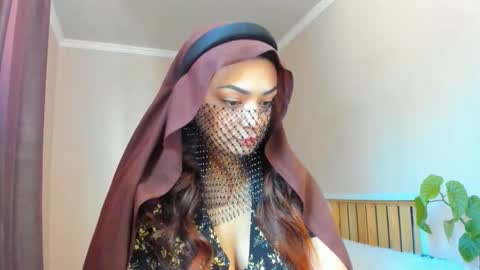 Snapshot of moroccan_diamond_ chatting on December 14, 7:36 am Medina online show from December 14, 7:36 am