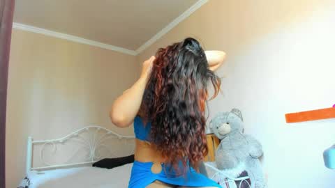 Snapshot of moroccan_diamond_ chatting on April 4, 7:39 am Medina online show from April 4, 7:39 am