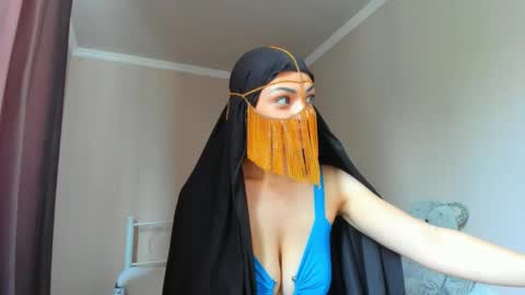 Snapshot of moroccan_diamond_ chatting on May 3, 7:03 am Medina online show from May 3, 7:03 am