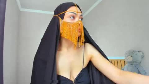 Snapshot of moroccan_diamond_ chatting on May 11, 7:47 am Medina online show from May 11, 7:47 am