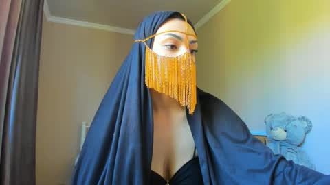 Snapshot of moroccan_diamond_ chatting on May 14, 7:48 am Medina online show from May 14, 7:48 am