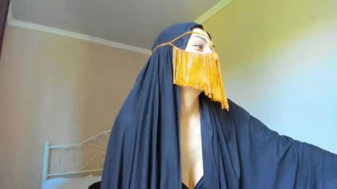Snapshot of moroccan_diamond_ chatting on May 16, 6:10 am Medina online show from May 16, 6:10 am