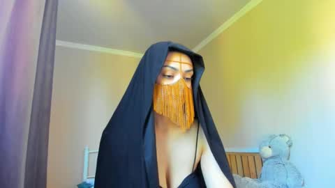 Snapshot of moroccan_diamond_ chatting on May 25, 8:31 am Medina online show from May 25, 8:31 am