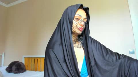 Snapshot of moroccan_diamond_ chatting on June 4, 6:52 am Medina online show from June 4, 6:52 am