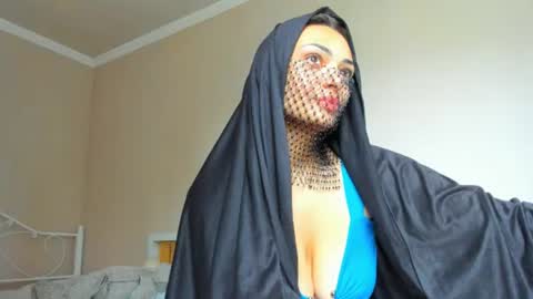 Snapshot of moroccan_diamond_ chatting on June 19, 8:51 am Medina online show from June 19, 8:51 am