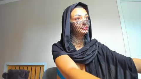 Snapshot of moroccan_diamond_ chatting on July 4, 8:31 am Medina online show from July 4, 8:31 am