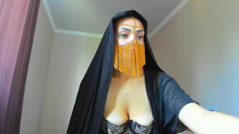 Snapshot of moroccan_diamond_ chatting on July 25, 6:44 am Medina online show from July 25, 6:44 am