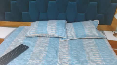 Snapshot of morrigan_luxus chatting on February 20, 1:51 pm morrigan_luxus online show from February 20, 1:51 pm