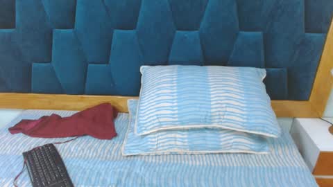 Snapshot of morrigan_luxus chatting on March 7, 4:22 pm morrigan_luxus online show from March 7, 4:22 pm