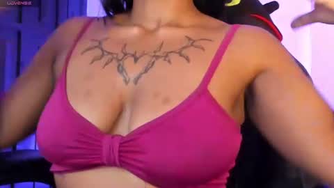Snapshot of morticia_420 chatting on June 18, 8:02 pm morticia_420 online show from June 18, 8:02 pm