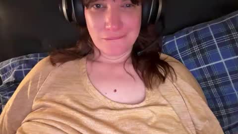 Snapshot of mossy_mommy chatting on May 9, 12:49 am Mossy Mommy online show from May 9, 12:49 am