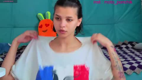 Snapshot of moto_ponchik chatting on May 13, 5:38 am Kris online show from May 13, 5:38 am