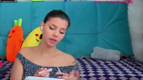 Snapshot of moto_ponchik chatting on May 27, 5:04 am Kris online show from May 27, 5:04 am