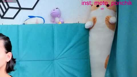 Snapshot of moto_ponchik chatting on June 7, 5:55 am Kris online show from June 7, 5:55 am