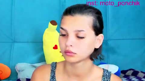 Snapshot of moto_ponchik chatting on June 21, 6:16 am Kris online show from June 21, 6:16 am