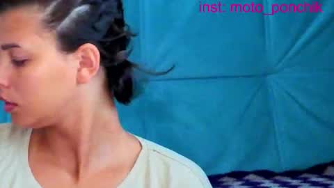 Snapshot of moto_ponchik chatting on July 20, 6:28 am Kris online show from July 20, 6:28 am