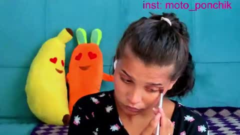 Snapshot of moto_ponchik chatting on July 24, 8:34 am Kris online show from July 24, 8:34 am